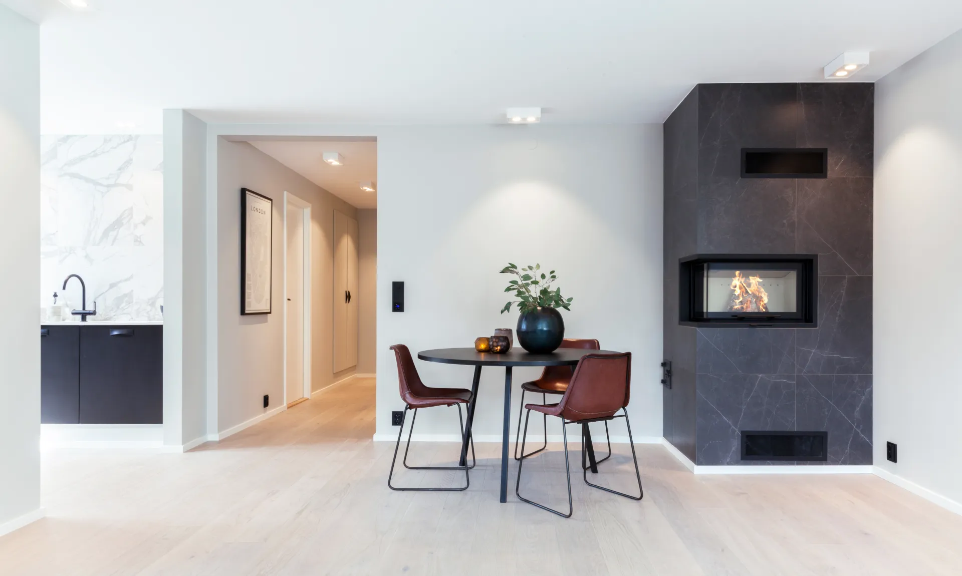Insert cheminée Contura I40 dans un salon